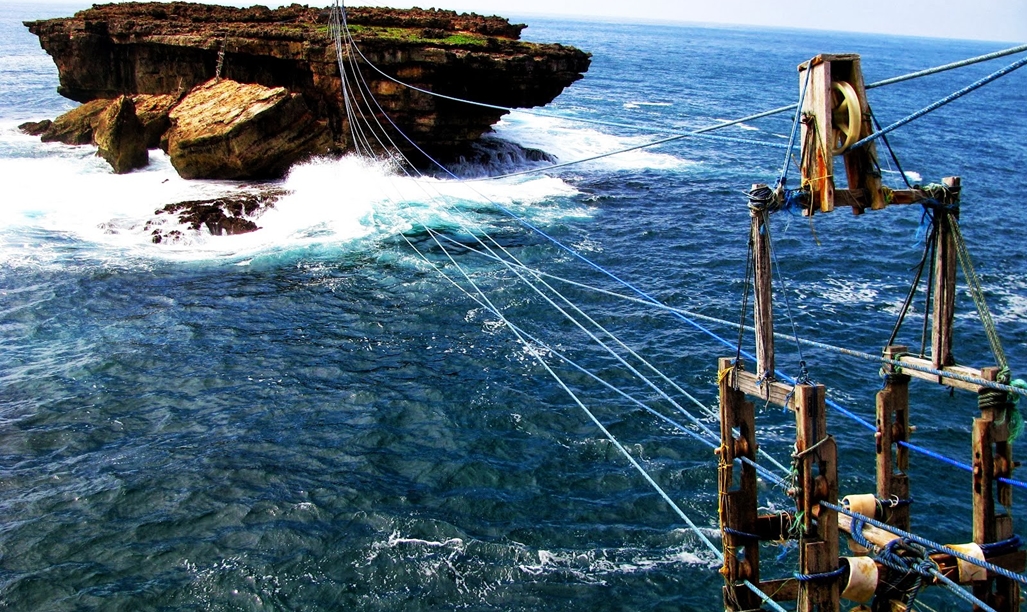 Gondola Ekstrim di Pulau Timang, Berani Coba?